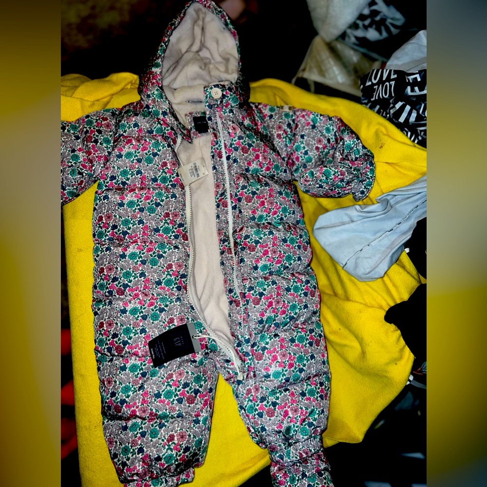 Gap snowsuit
